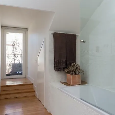 Apartment 360 *